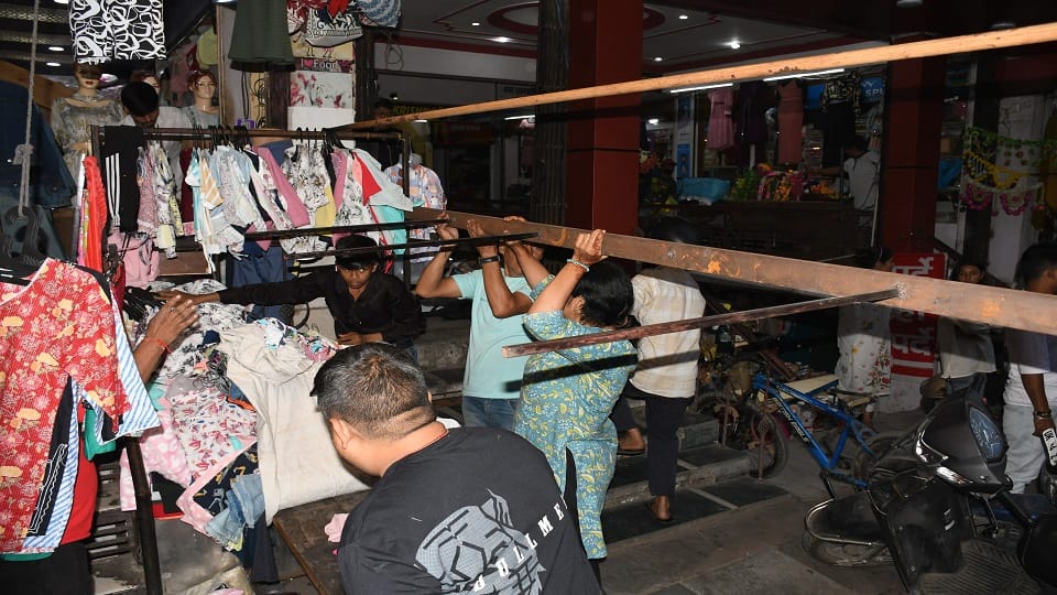 Cart vendors disappeared from the market during the removal of encroachment campaign in haldwani