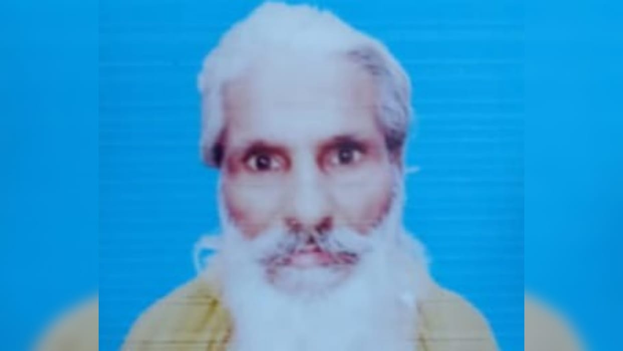 Bihar News: Uncontrolled truck crushed father-son riding a bike in Gopalganj, elderly man died on spot