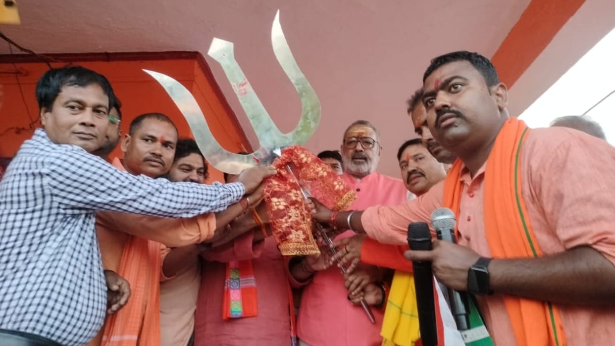 Bihar News : Union Minister Giriraj Singh targeted congress in Kishanganj Hindu Swabhiman Yatra love jihad