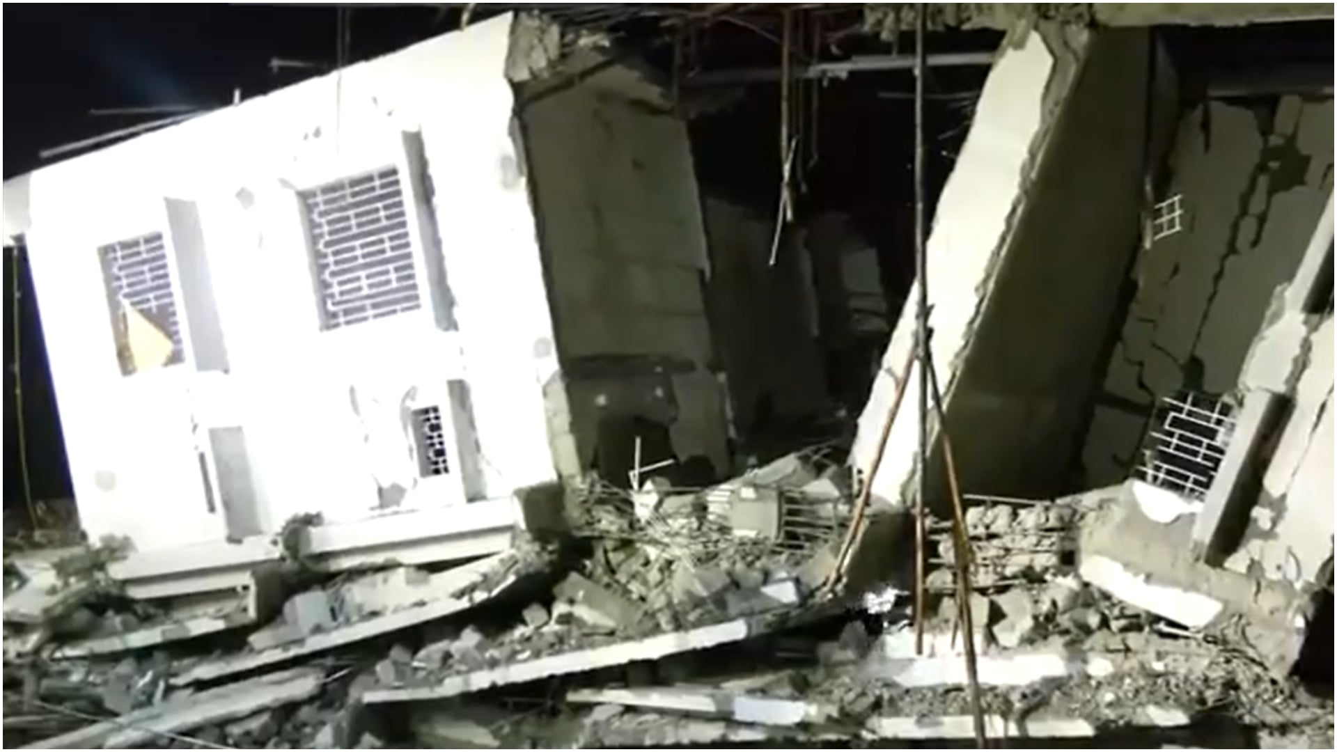 Building Under Construction Collapsed In Bangalore, 10 People Feared ...
