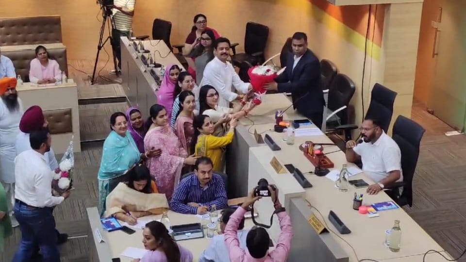 Meeting of Chandigarh Municipal Corporation to overcome financial crisis all update