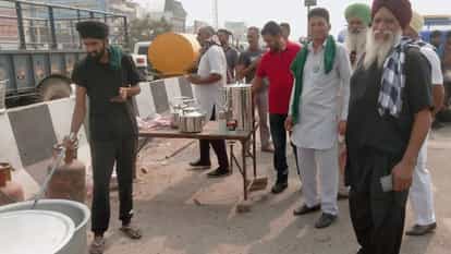 Due to non lifting of paddy farmers staged permanent strike in Phagwara