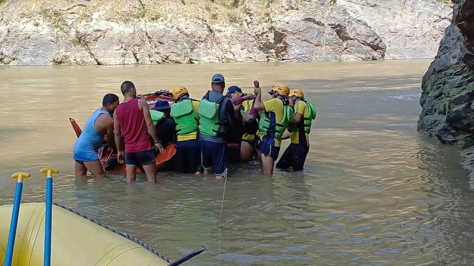 Badrinath Highway Accident Couple Dead Body Found in truck Cabin after 31 hours Rescue operation in devprayag