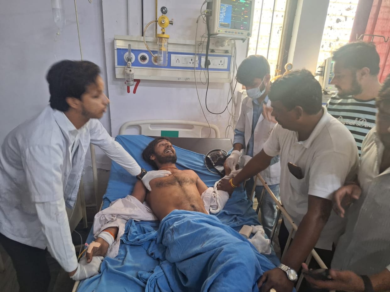 Meerut: Mahindra pickup lost control after tyre burst on highway and collided with car, several injured