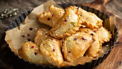 Demand for homemade papad in the market, rate increased by ten percent, demand for potato chips is high