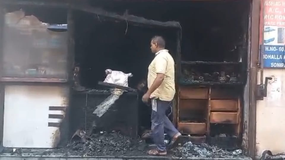 Fire broke out in spare parts shop in Sonipat