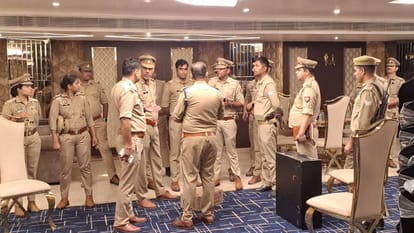 Meerut: Girls from Delhi-Mumbai were running a casino, were dancing semi-nude, 21 including six girls arrested