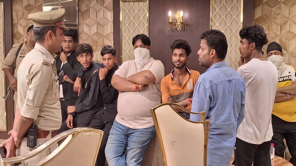 Casino in Meerut: Mumbai models were engaged in service, entry fee was one lakh rupees