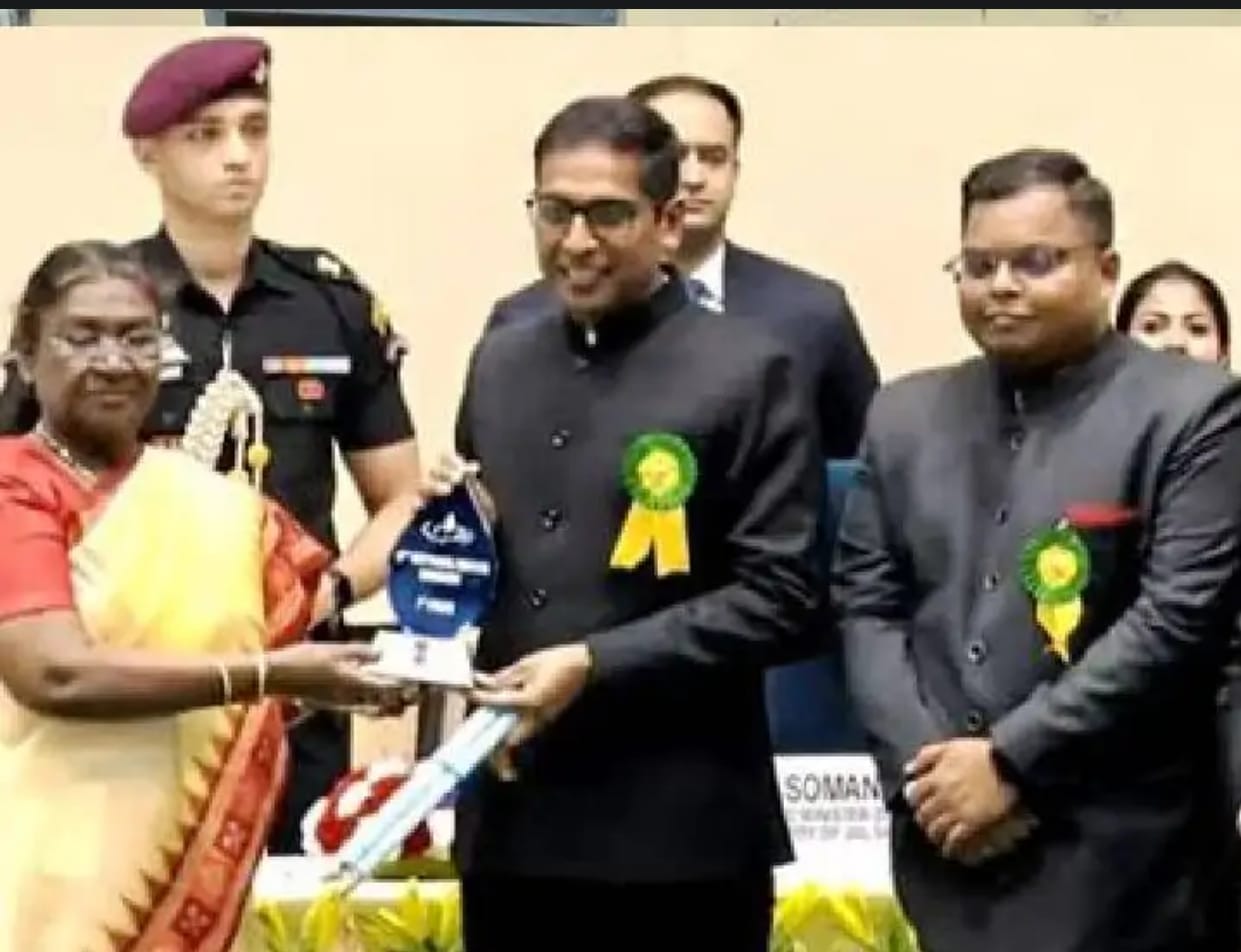 Indore: Another achievement registered in the name of Indore, received the Best District Award from the Presid