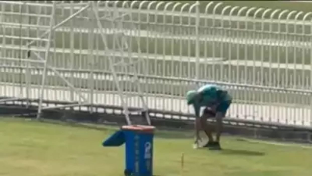 pak vs eng: pakistan coach jason gillespie cleans up litter in nets video goes viral see