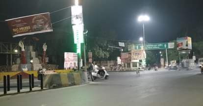 माल रोड फूलबाग चौराहा पर सड़क से हटाए गए बैरिकेडिंग