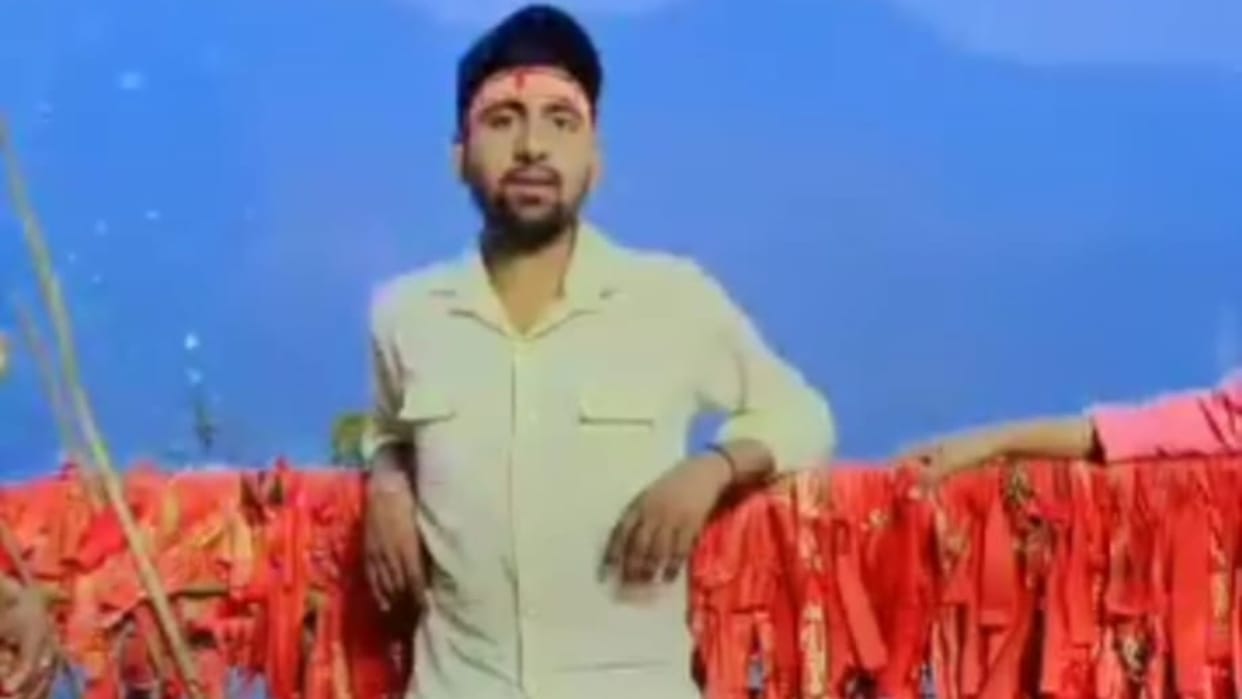 man died while making reel in moving auto in budaun