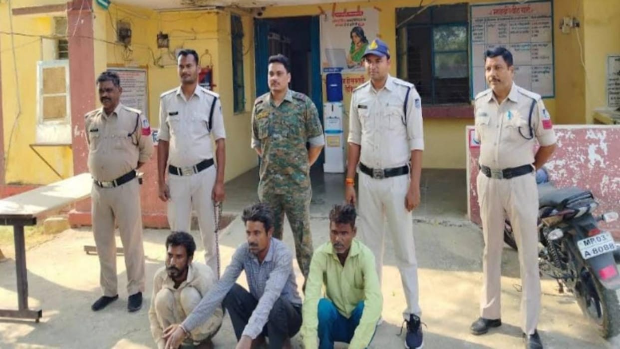 Chhatarpur Crime Three accused arrested for killing a middle aged man by slitting his throat
