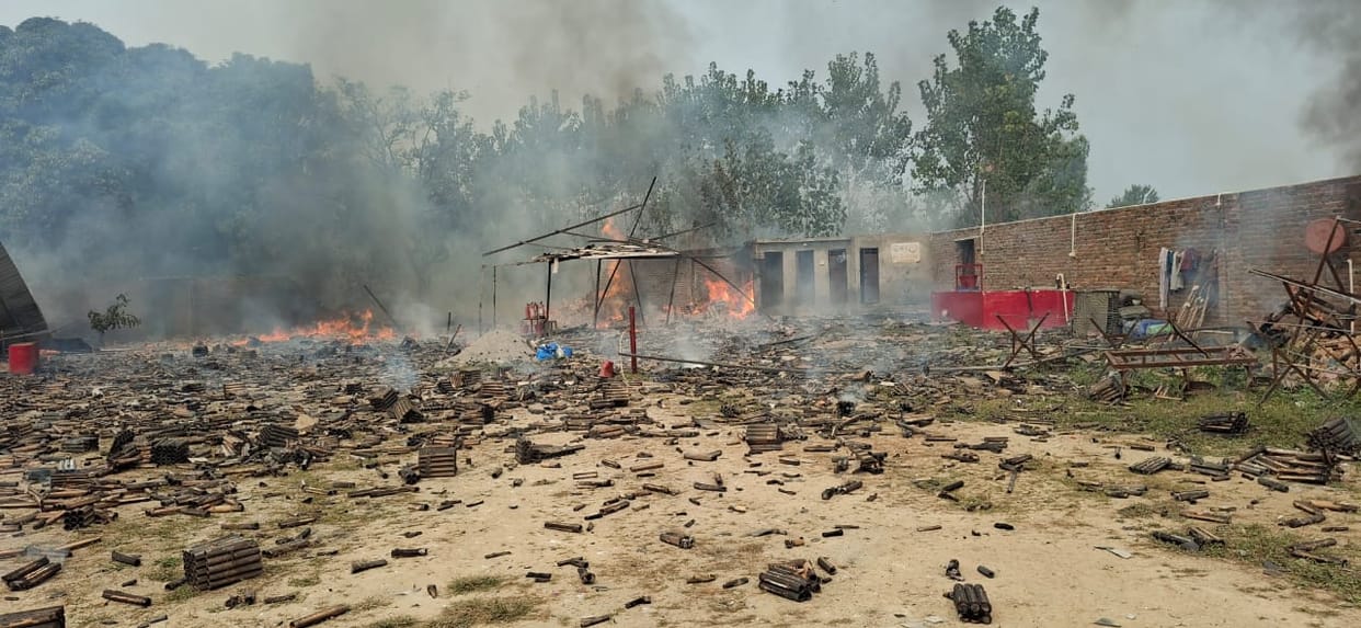 Shamli: Fire broke out in a firecracker factory in Kandhla area, people were scared by the explosion, fire bri