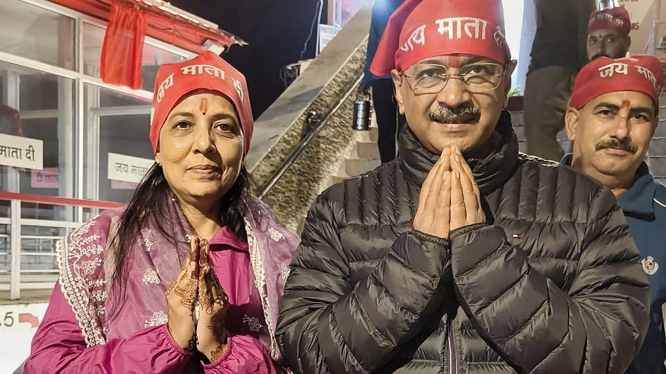 Arvind Kejriwal visited Vaishno Devi with his wife Sunita