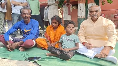 BJP MLA Arvind Pandey sat on strike in the police station to get wages for the couple in gadarpur