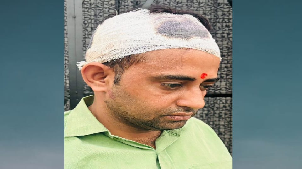 Amroha: Student gave signal for principal to leave, friends surrounded him and beat him with sticks