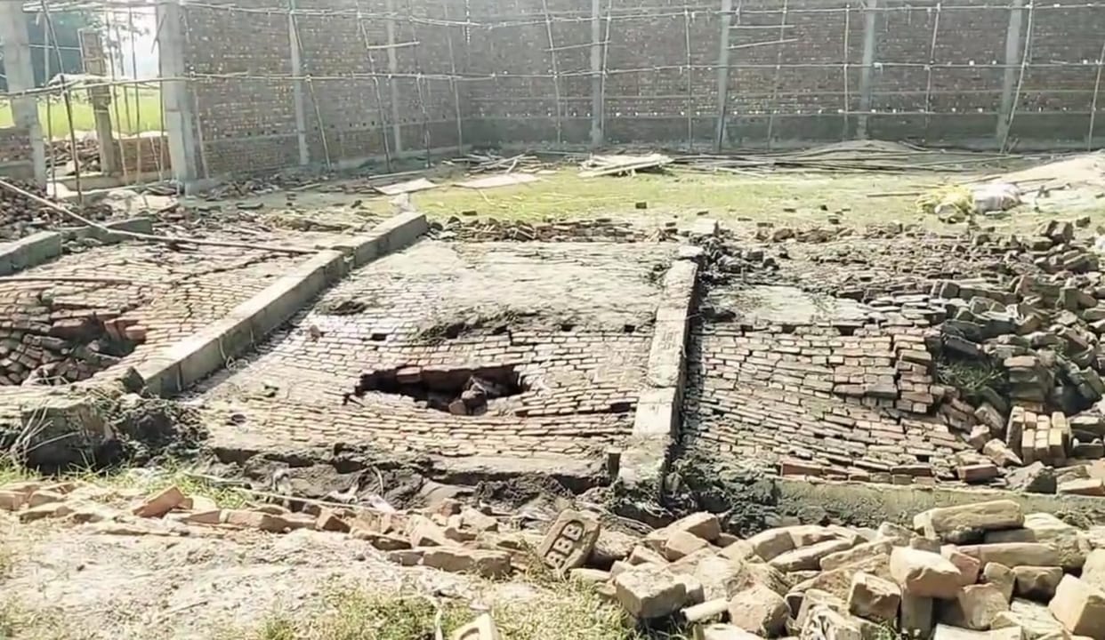 Bihar News : After Bihar bridge collapse now wall collapse in saharsa bihar pax godown patharghat