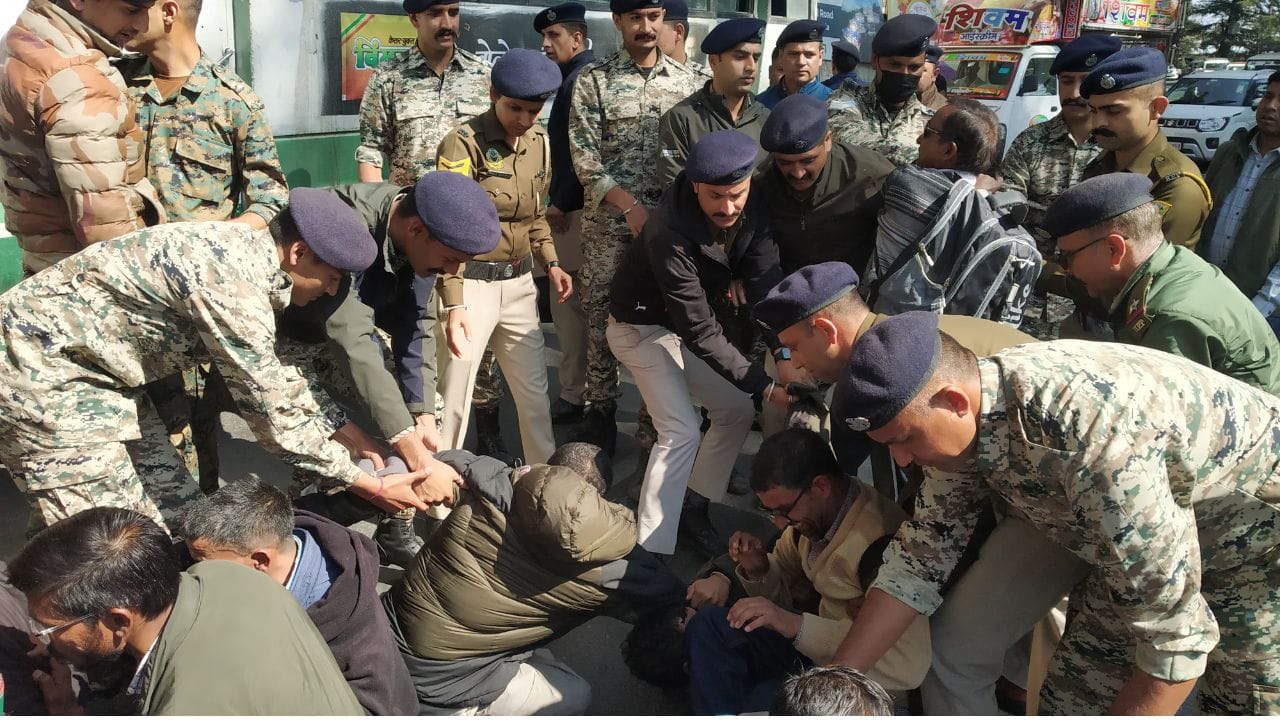 The visually impaired association blocked the road near the secretariat, the police used mild force
