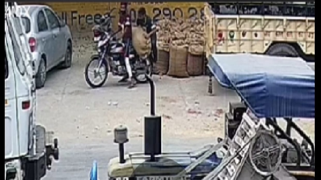 Paddy stolen from four shops including Mandi Pradhan in Sirsa