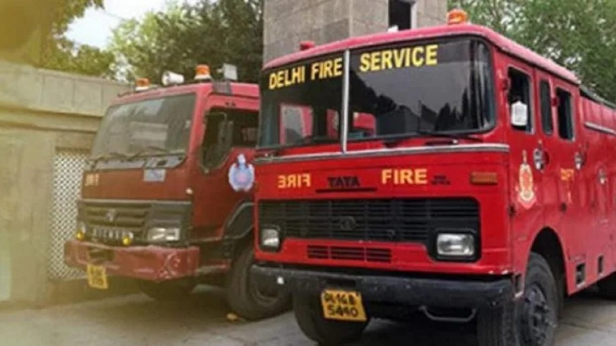 Delhi Fire News Fire Breaksout At House in Nandlal Bhawan Kishangarh One Dead News in Hindi