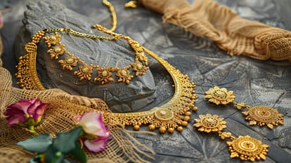Astro Rules for Donation Know About Five Days When Not to Donate Daan ke Niyam in Hindi
