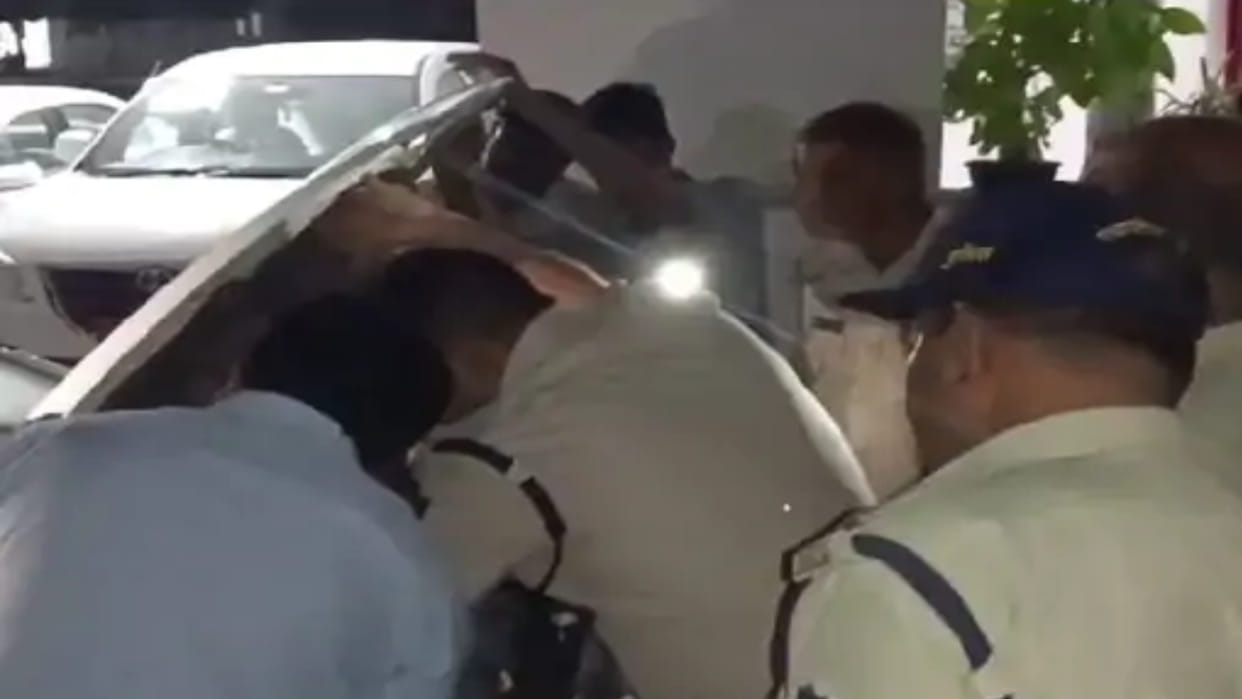 Jabalpur News LLM students shot by bike riders, Doctor narrowly escapes attack