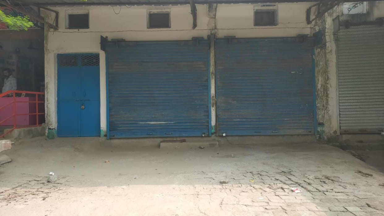 An illegal hospital was operating in two rooms in Kaudiram, Gorakhpur.