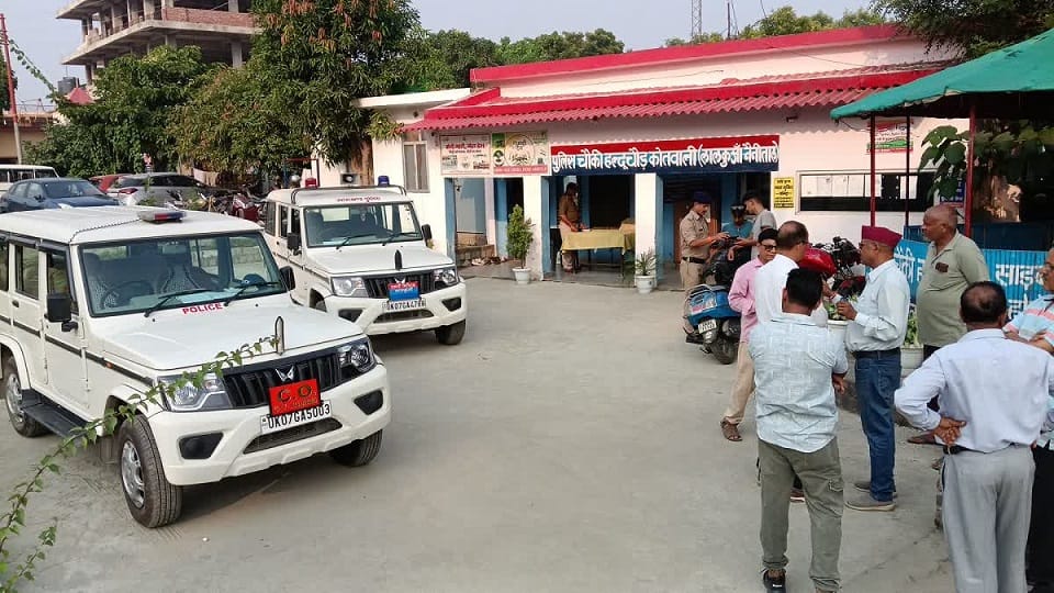 Uttarakhand News: Fighting and open firing in Halduchaur