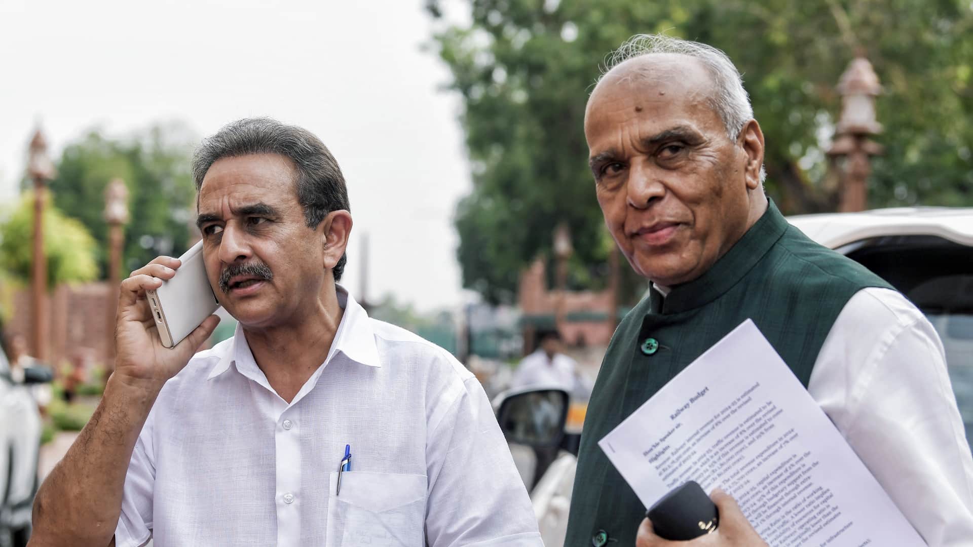 Waqf Bill JPC report tabled in Lok Sabha Rajya Sabha in Parliament Budget Session News Updates