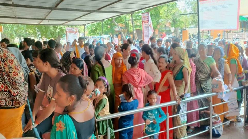 Five dengue patients admitted to district hospital in Mainpuri elderly man died due to breathing problem