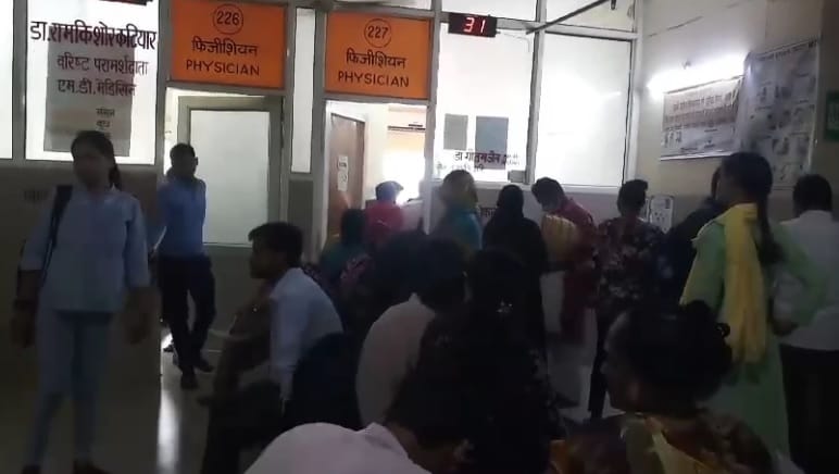 Four more dengue patients found, lungs getting affected due to weather change, problem of fever also increased
