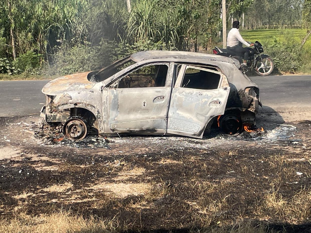 Roorkee News Running Car Caught fire woman and youth saved their lives by jumping out
