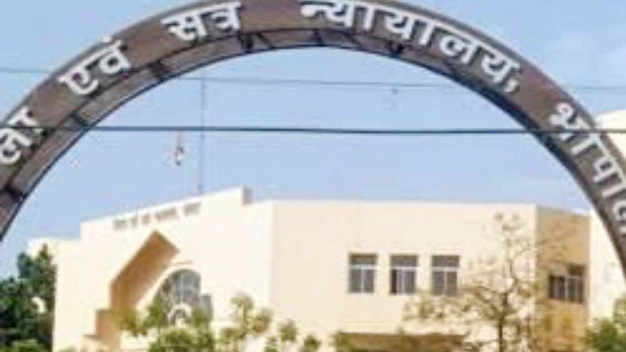 Bhopal News Bail of woman accused in case of breaking into lawyer house and attacking him rejected