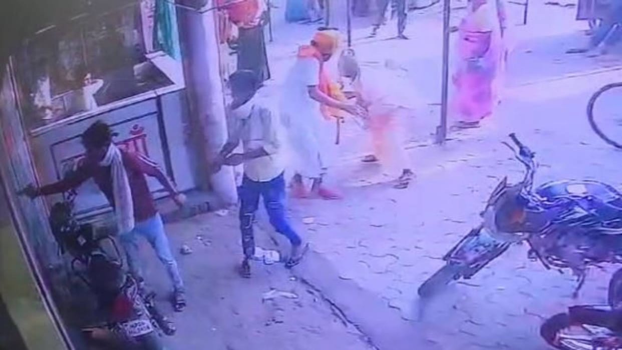 Morena Crime Miscreants shot doctor in broad daylight referred to Gwalior in critical condition