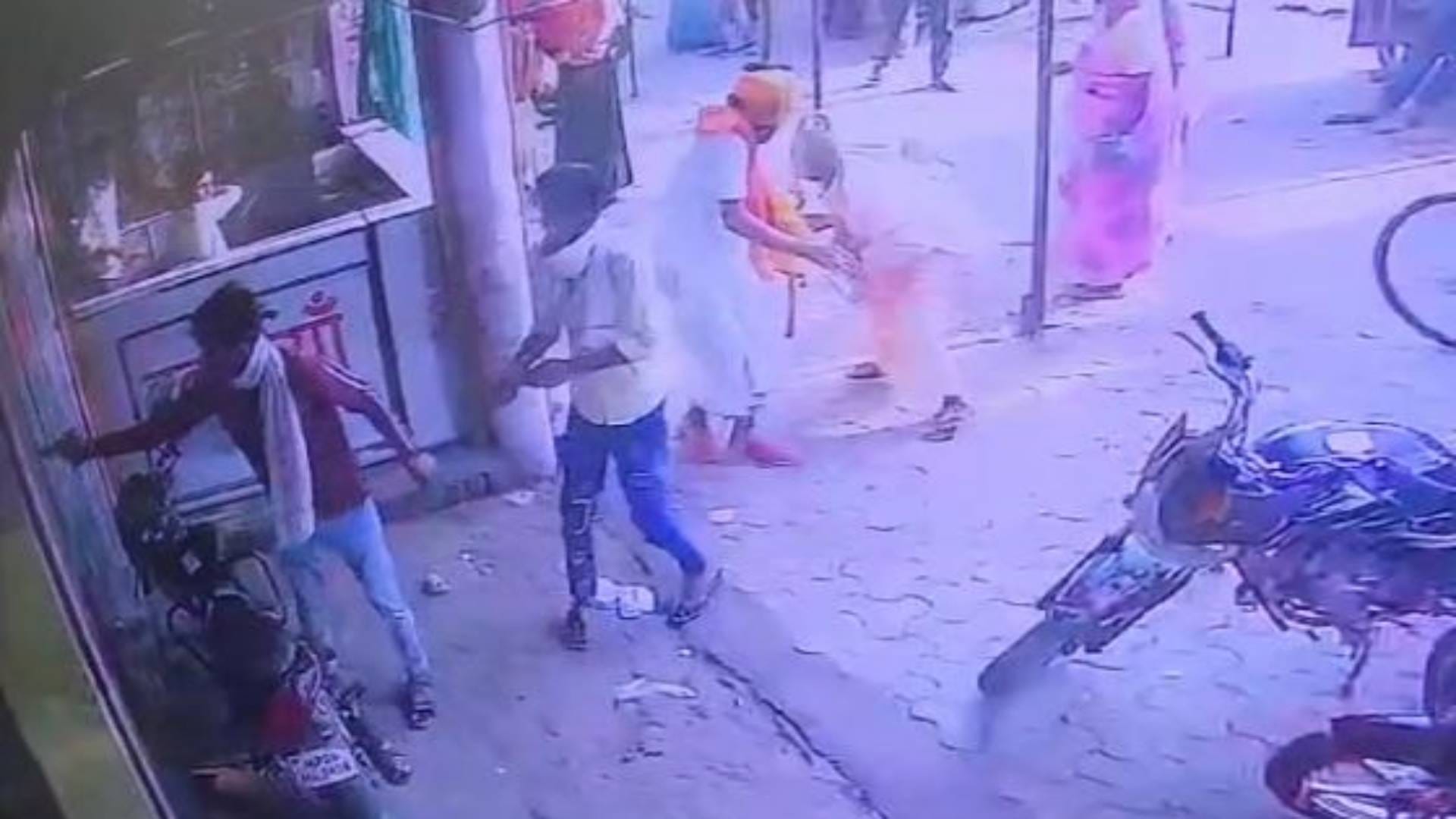 सीसीटीवी में कैद घटना