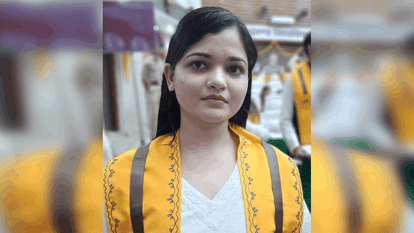 निमरा खान को कुलाधिपति स्वर्ण पदक: बोलीं- पढ़ाई के नाम पर रट्टा न मारें, सफलता के लिए निरंतर सीखना जरूरी Chancellor Gold Medal awarded to student Nimra Khan in Bundelkhand University