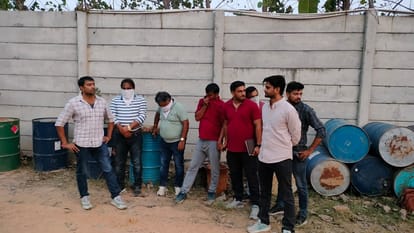 Meerut: Illegal mini refinery caught, 35 thousand liters of adulterated diesel found, six arrested