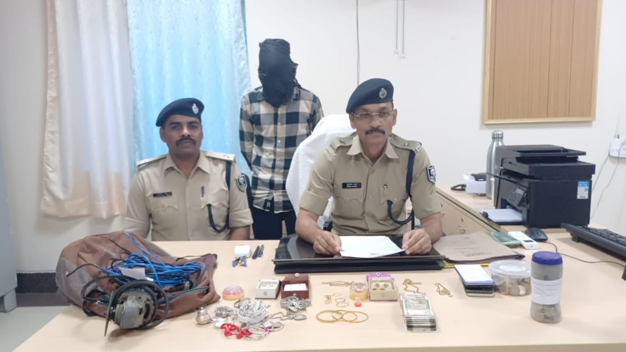 In order to get an iPhone the son got his house robbed in nalanda