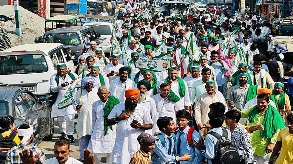UP News: Farmers took out 18 km march, Rakesh Tikait and Naresh Tikait filled with enthusiasm