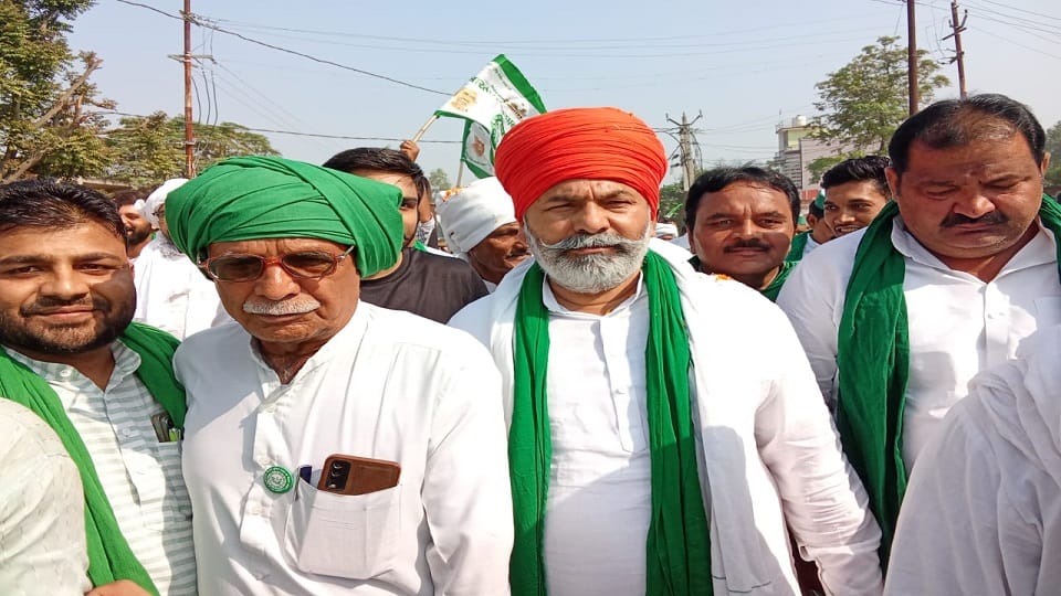UP News: Farmers took out 18 km march, Rakesh Tikait and Naresh Tikait filled with enthusiasm