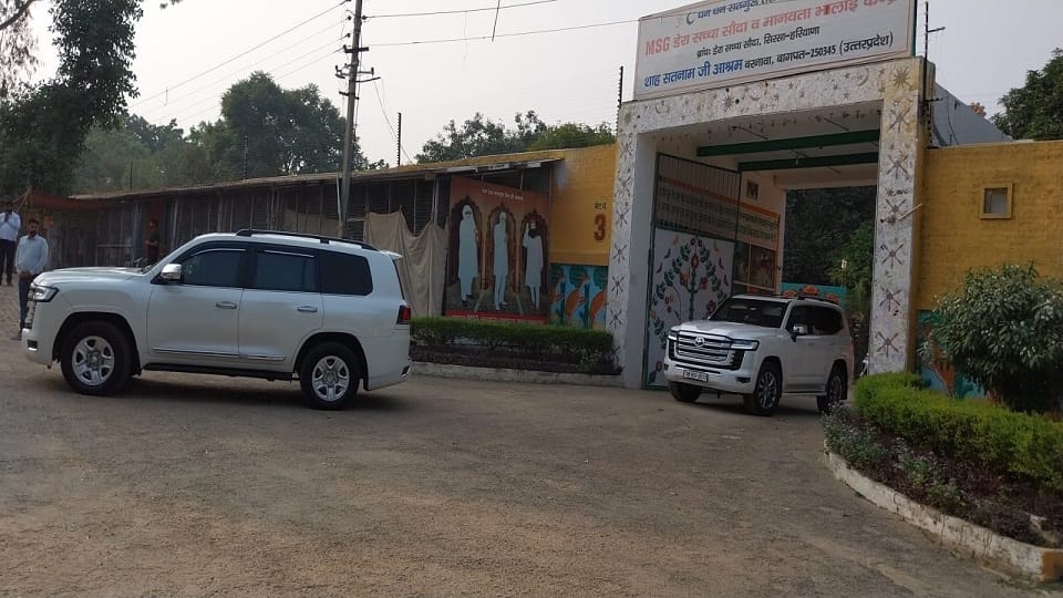 Baghpat: Gurmeet Ram Rahim's parole ends, he goes to Rohtak's Sunaria jail with a convoy of luxury cars