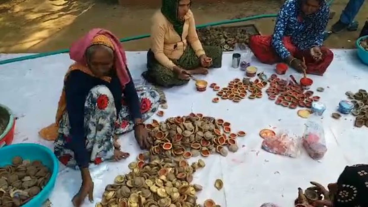 Jaipur : America's Diwali will be lit with 10 lakh lamps made of dung, preparations done in Pinjrapol Gaushala