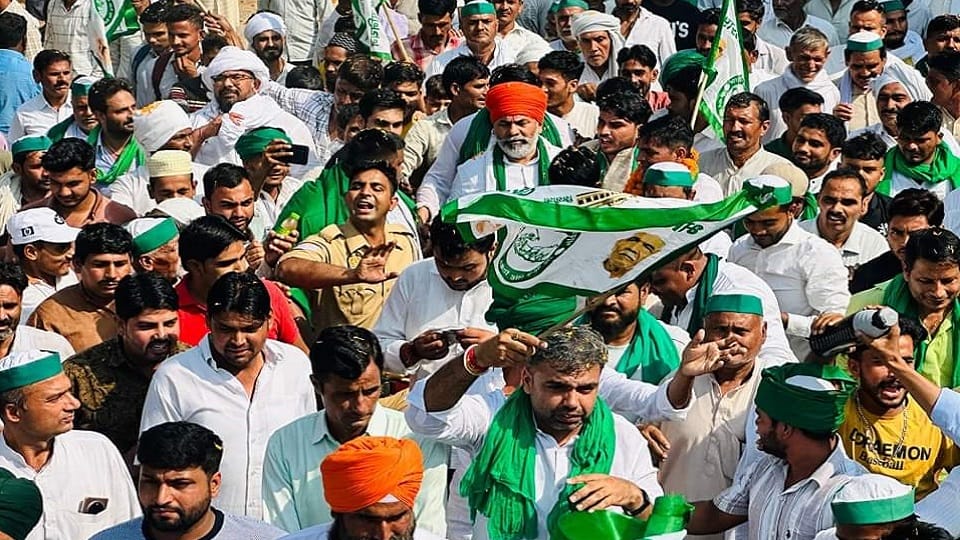 UP News: Farmers took out 18 km march, Rakesh Tikait and Naresh Tikait filled with enthusiasm