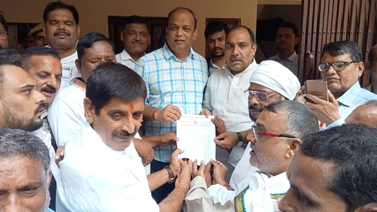 Politics of truth and lies Sigra Stadium in varanasi Congress said Minister lying Smart City asked for answer