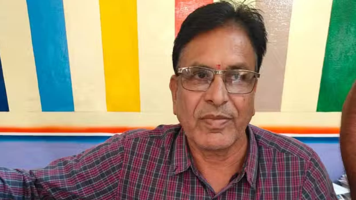 Patwari of Neemuch came under the grip of Ujjain Lokayukta, caught red handed taking Rs 7000