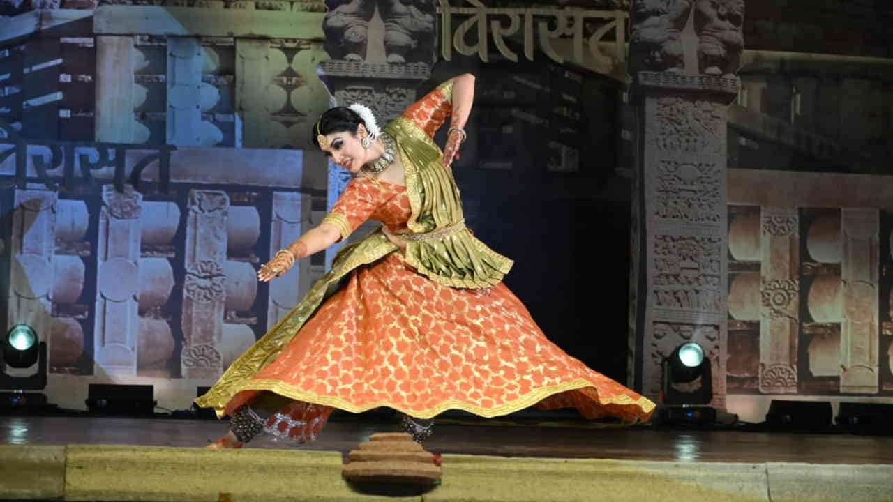 Pandit Birju Maharaj granddaughter Shinjini Kulkarni performed in Virasat Dehradun Kathak dancer