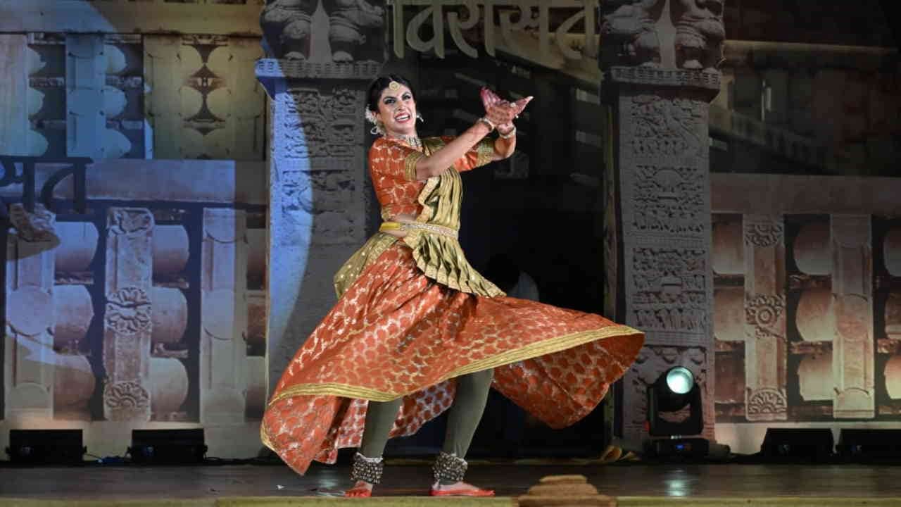 Pandit Birju Maharaj granddaughter Shinjini Kulkarni performed in Virasat Dehradun Kathak dancer