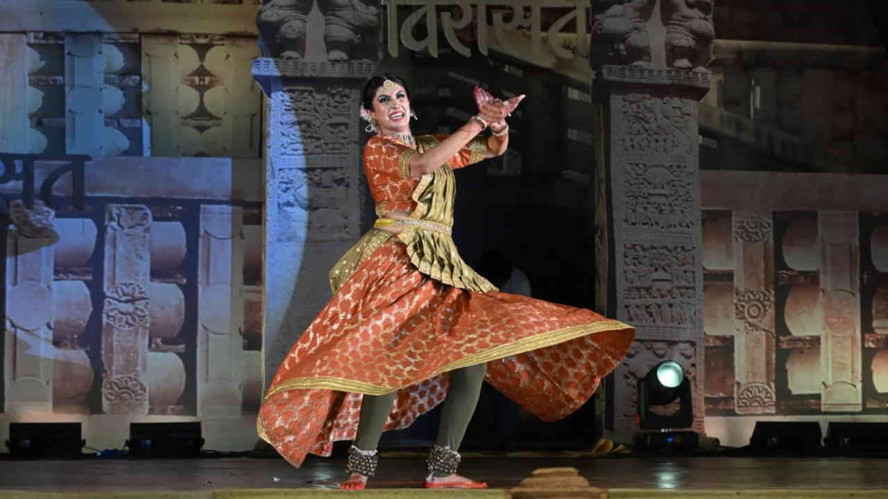 Pandit Birju Maharaj granddaughter Shinjini Kulkarni performed in Virasat Dehradun Kathak dancer