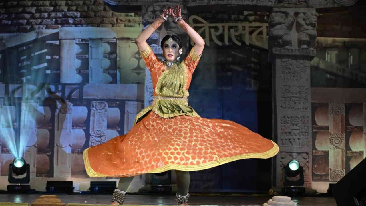 Pandit Birju Maharaj granddaughter Shinjini Kulkarni performed in Virasat Dehradun Kathak dancer